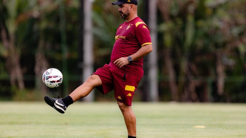 Sport treina com Sued Lima enquanto aguarda acerto com novo técnico para fim da Série B