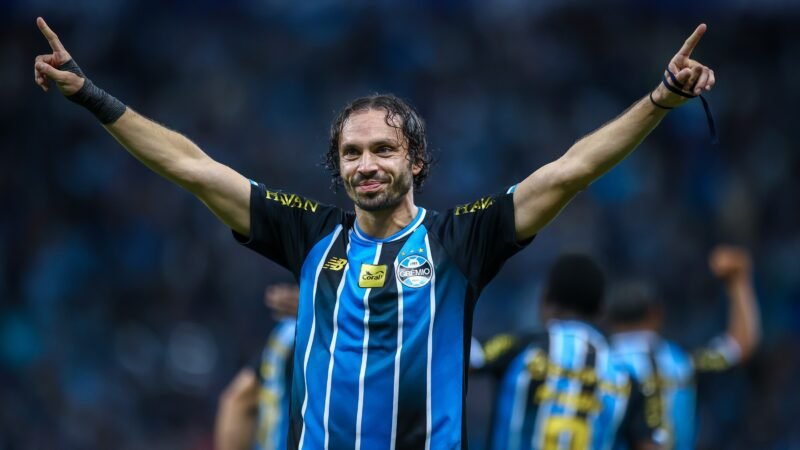 Trio de reforços de R$ 8 milhões do Grêmio se firma no time titular e é decisivo em reação