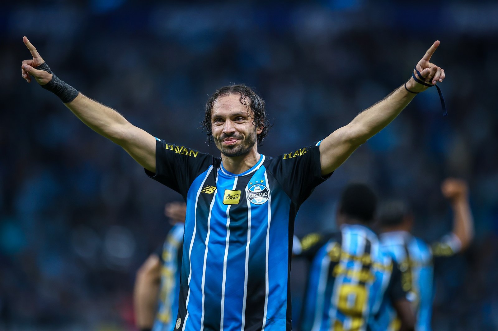 Trio de reforços de R$ 8 milhões do Grêmio se firma no time titular e é decisivo em reação