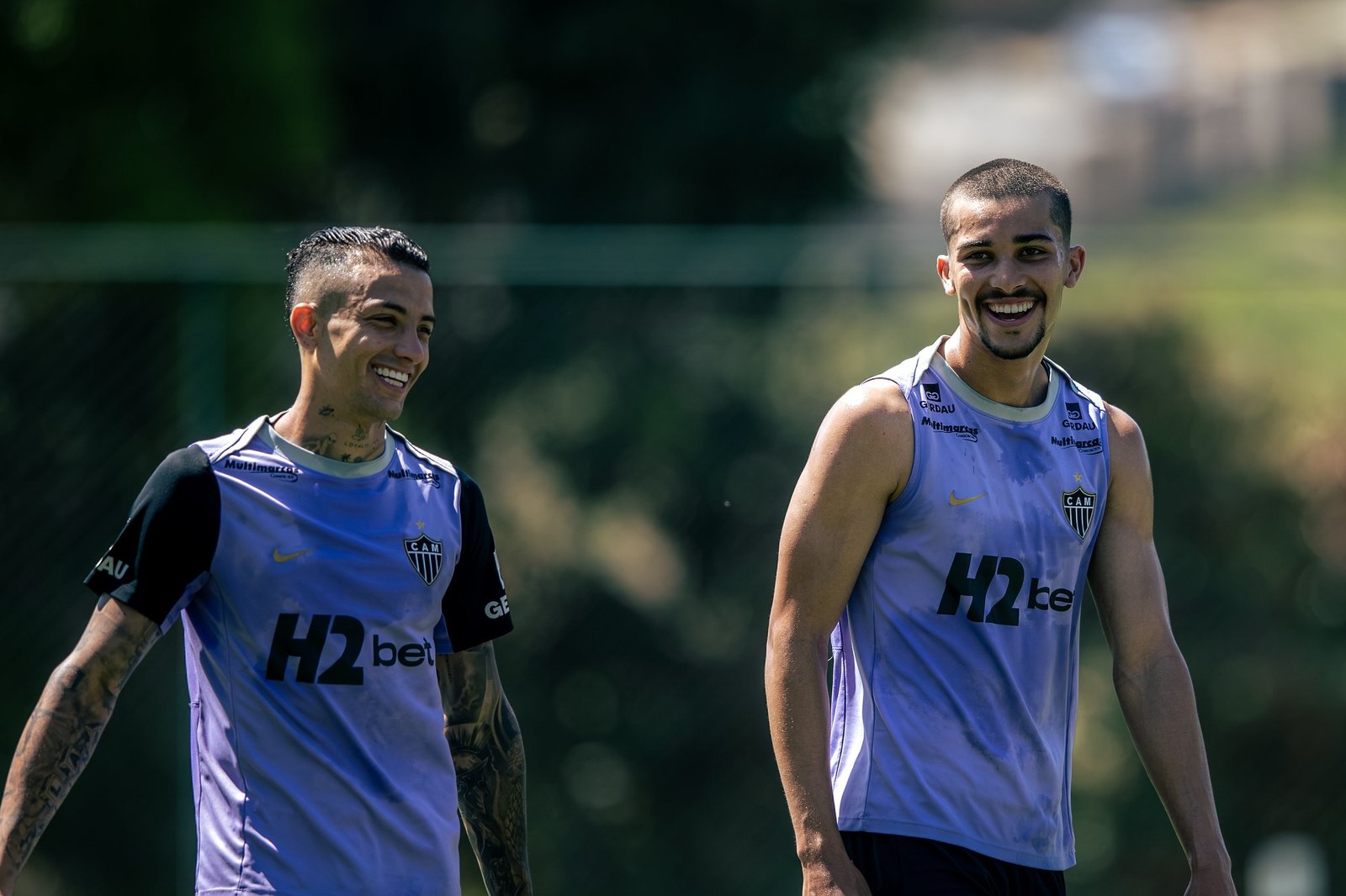 Quem é o jovem zagueiro ex-Flamengo que virou opção com titulares do Atlético-MG no DM