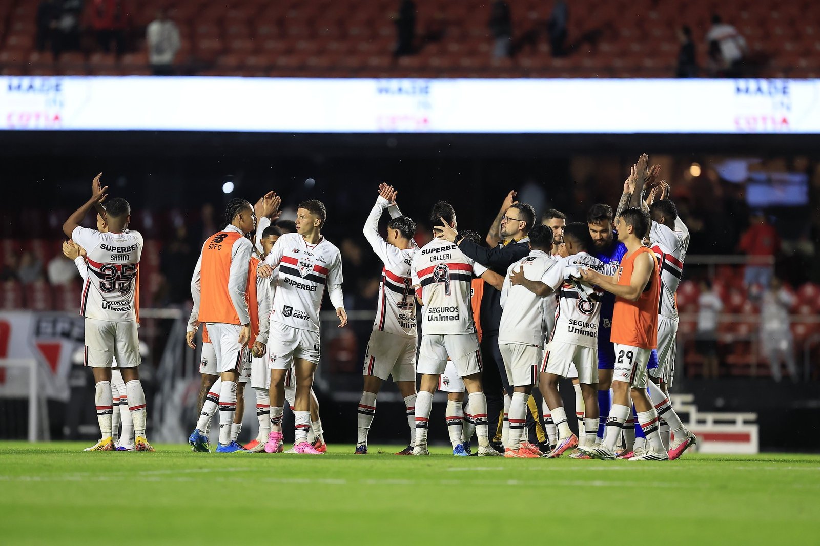 São Paulo dá premiação extra e adota “bicho molhado” por vitórias sobre Bragantino e Atlético-MG