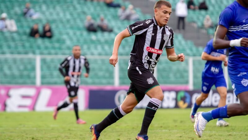 “Um nove goleador”: Raul cita Thyerry entre opções do Figueirense