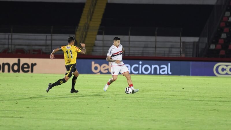 Botafogo-SP tem problema no meio, mas capitão volta na lateral-esquerda contra Goiás
