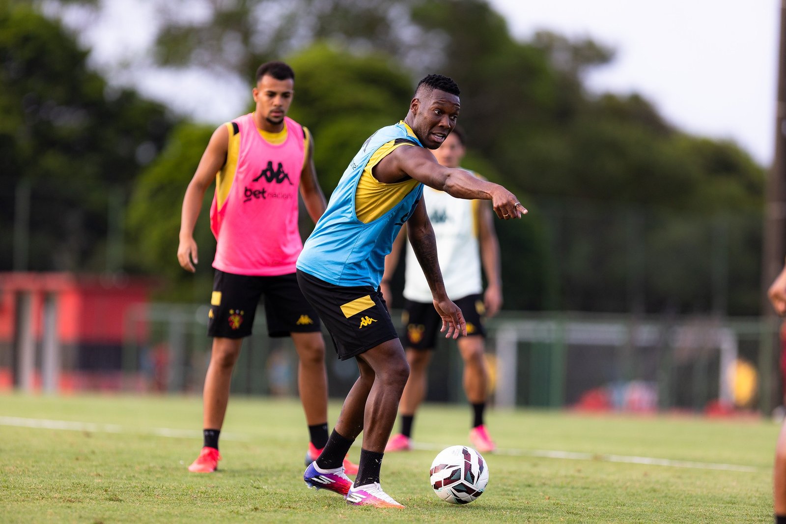 Sport fecha janela com 13 reforços e nove saídas; veja o balanço das movimentações