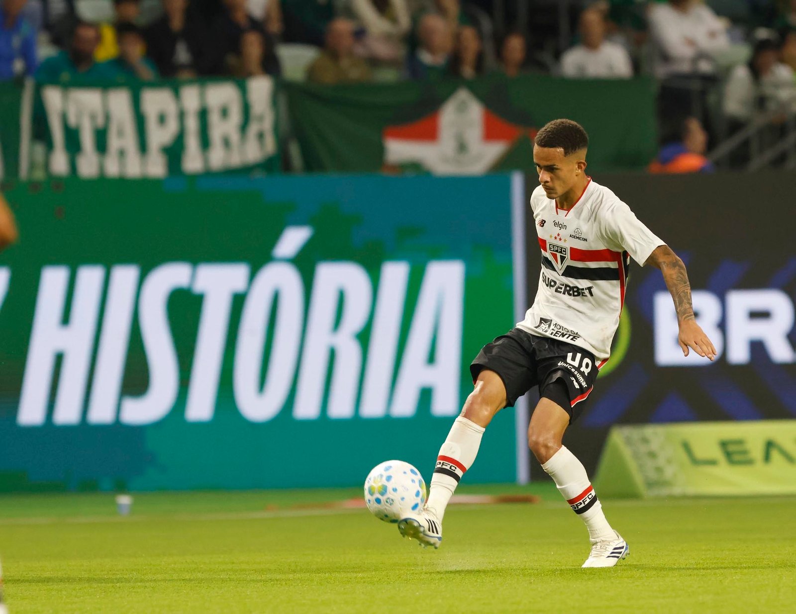 Djhordney aproveita chance contra o Palmeiras e vira opção no São Paulo: “Promete muito”