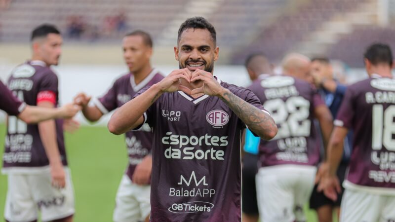 “Não dá tempo de comemorar”, diz Juninho após gol da vitória da Ferroviária na 2ª fase da Série C