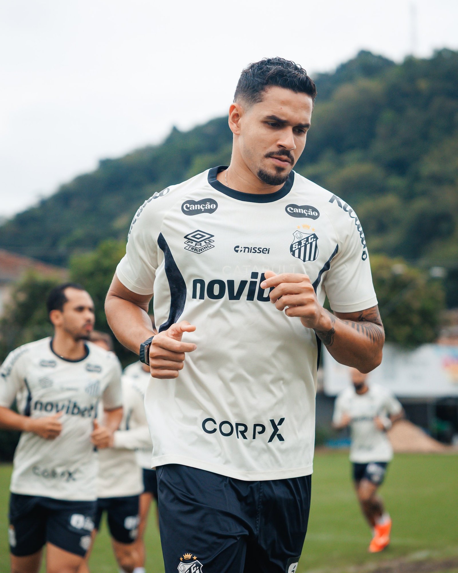 Escalação: Santos pode ter novo esquema tático contra o Atlético-MG; veja relacionados