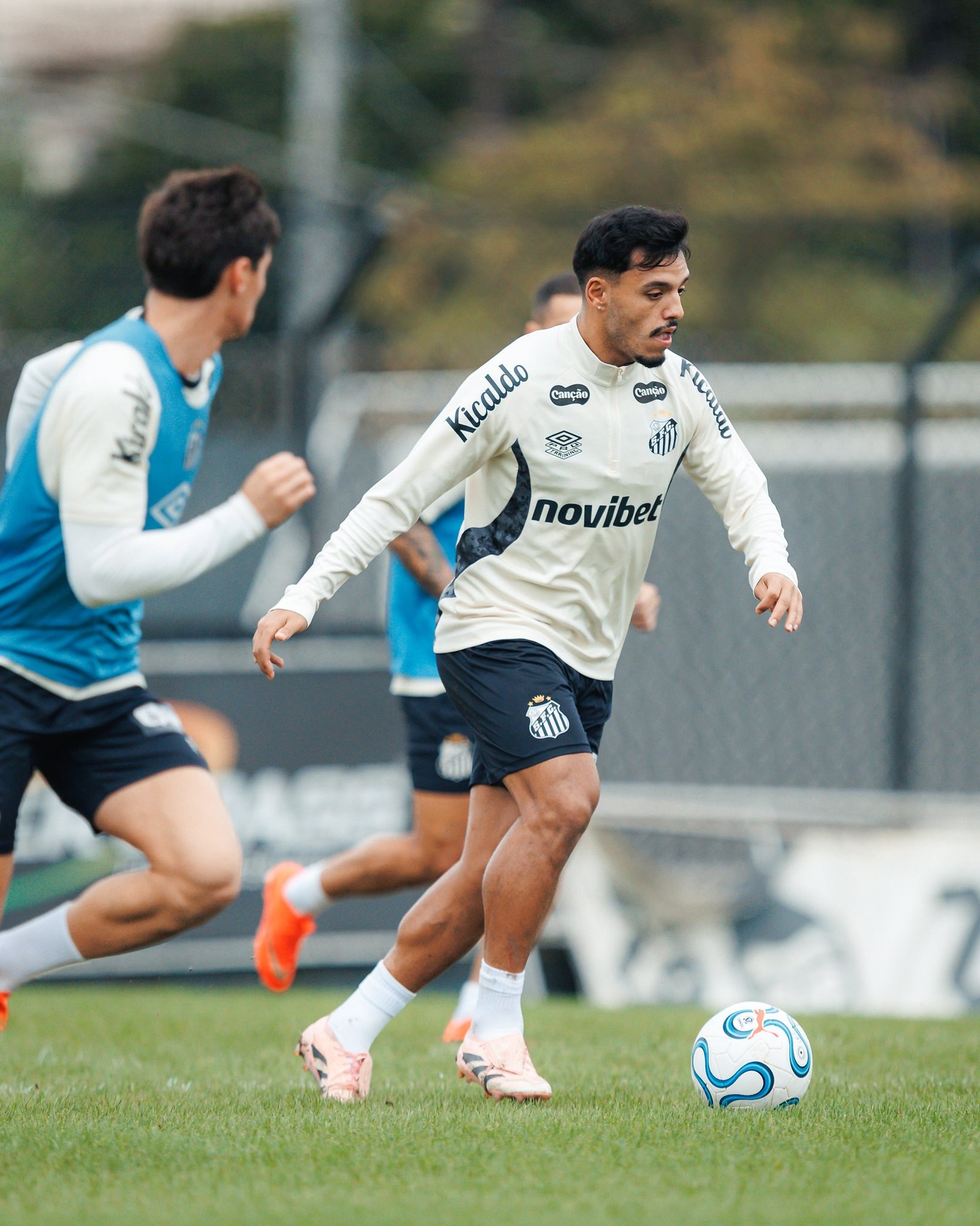 Santos relaciona Gabriel Menino e João Alencar para jogo contra o Remo; veja lista