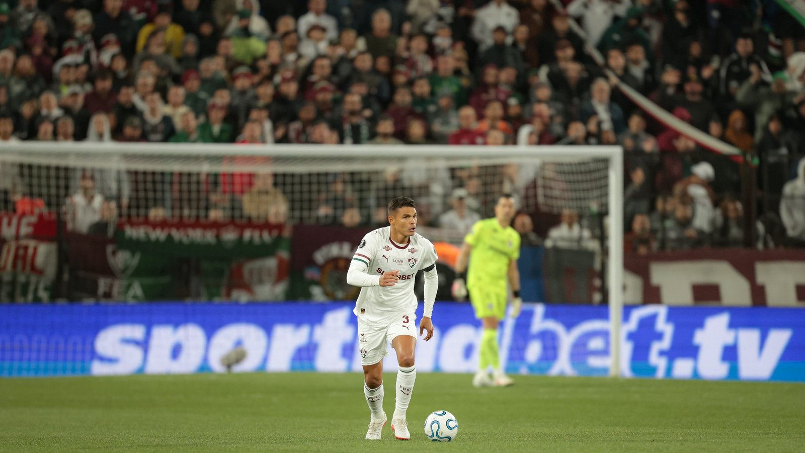 Thiago Silva, do Fluminense, completa 42 anos e 23º de carreira; zagueiro é mais velho da Série A
