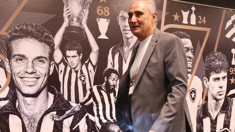 Bastidores: Tite se empolga e evita holofote em primeiro contato com elenco do Botafogo