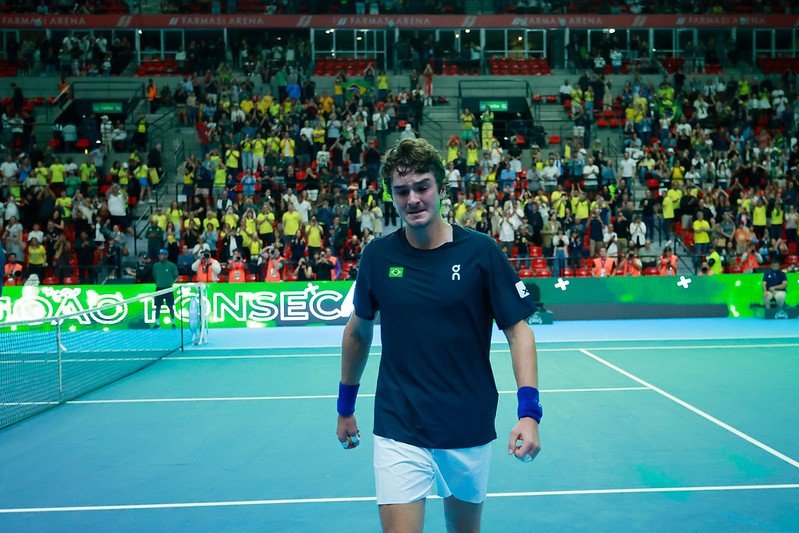 João Fonseca se emociona com virada na Copa Davis e celebra primeira vitória em casa