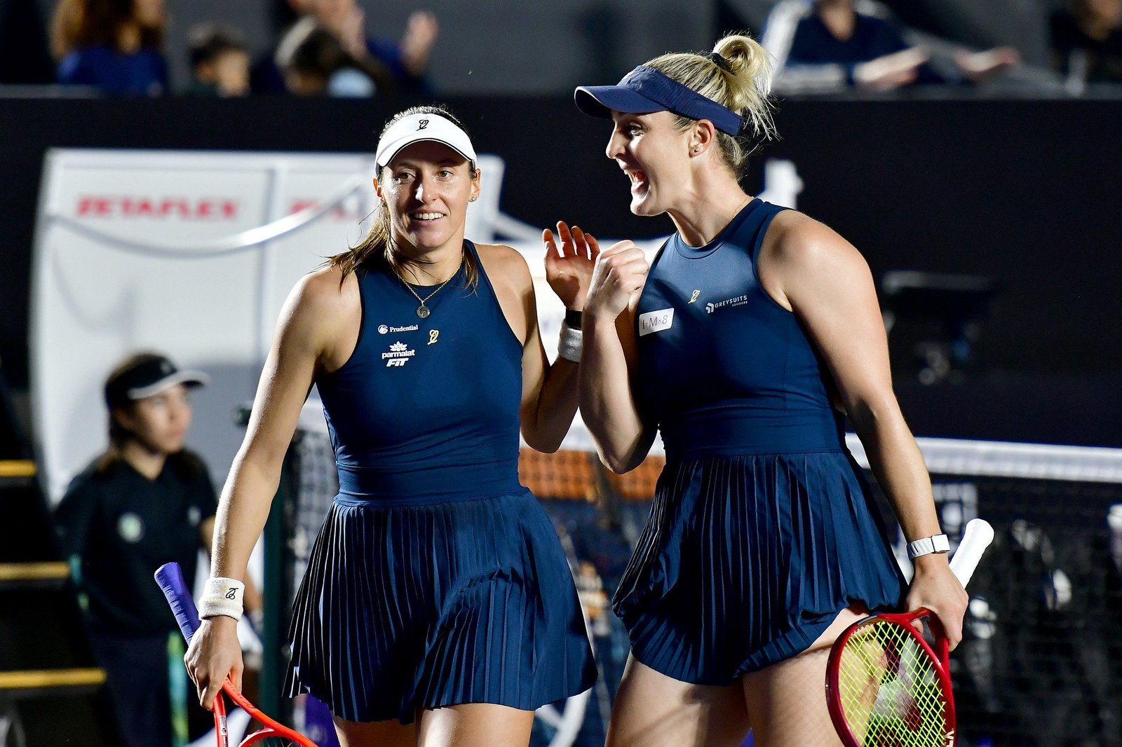 Stefani e Dabrowski viram sobre chinesas, salvam match point e avançam à final do SP Open