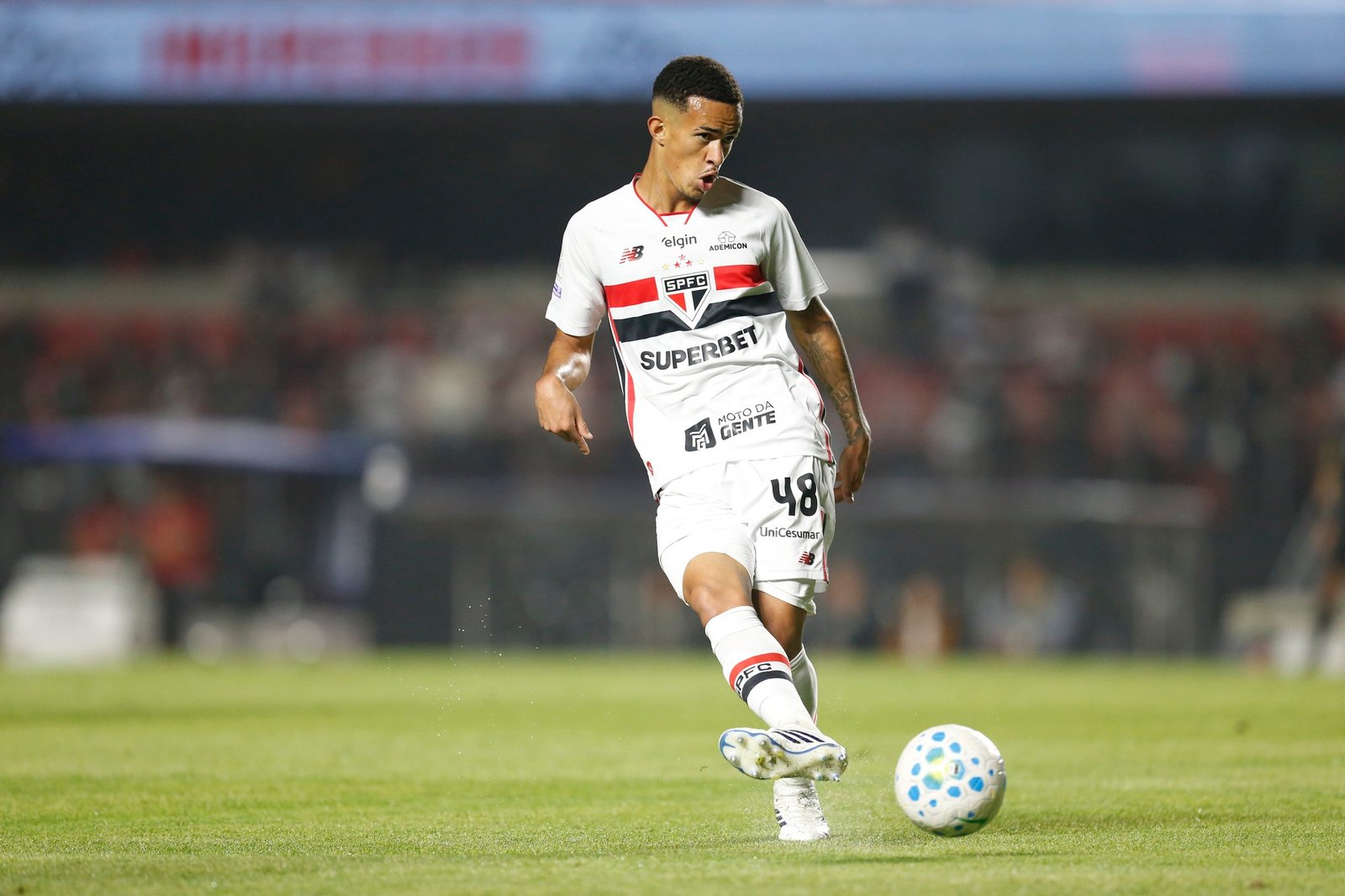 Dorival pede, e São Paulo vai tentar liberação de Djhordney da seleção sub-20 para tê-lo contra o Santos