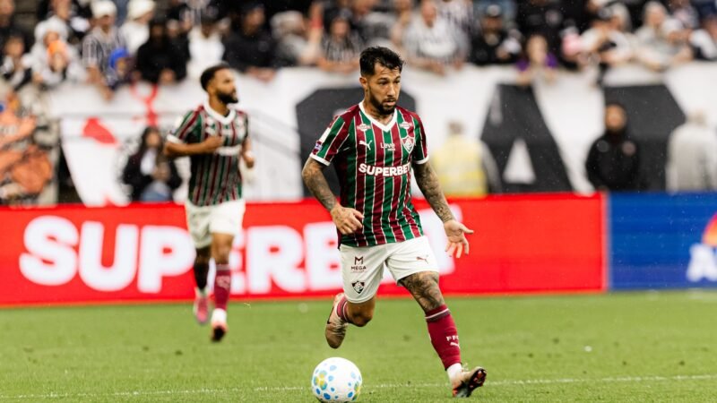 Lucho Acosta volta a atuar bem e vira reforço para o Fluminense em momento decisivo da temporada