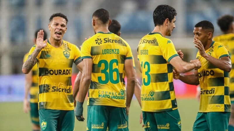 Análise: Cuiabá atrai marcação, ataca pelas laterais e sufoca o adversário