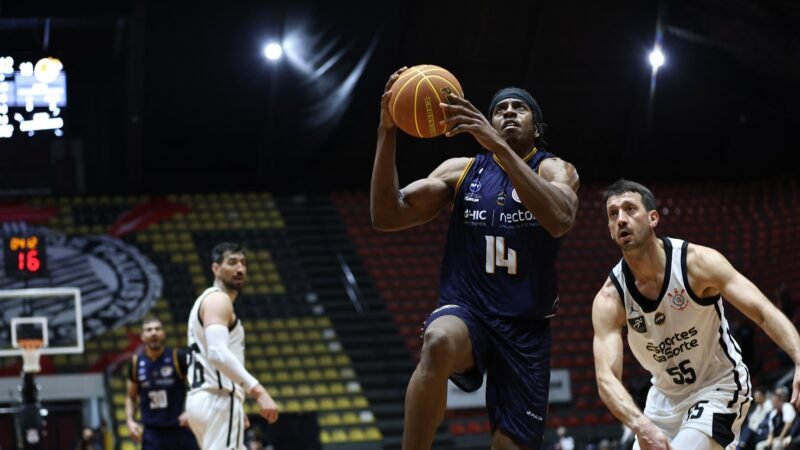 Com triplo-duplo de Georginho, Mogi vence o Corinthians no jogo 2 da semi do Paulista de basquete