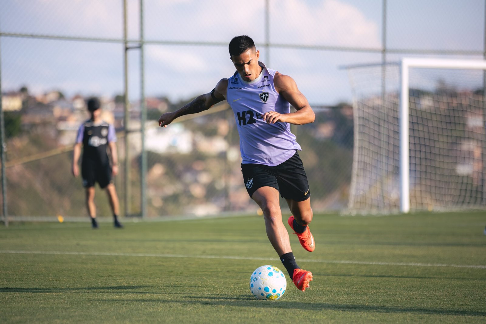 Cuello mira vaga na seleção e conta bastidor da Copa no Atlético-MG: “Quase quebramos tudo”