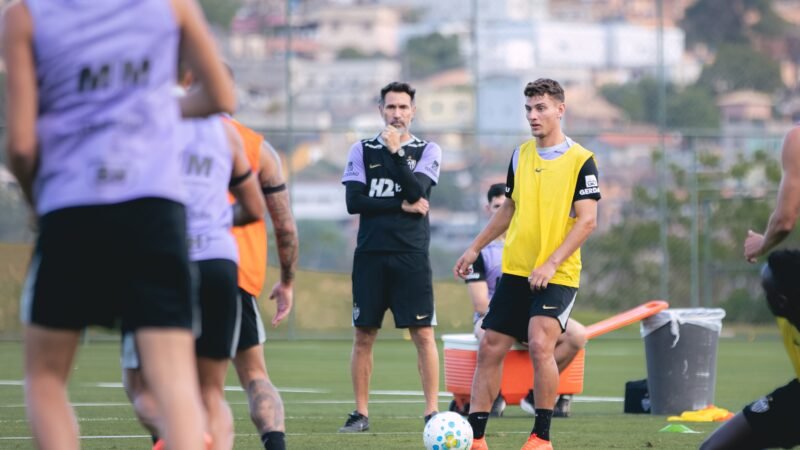 Atlético-MG retorna aos treinos e mira jogo em atraso pelo Brasileiro; veja fotos