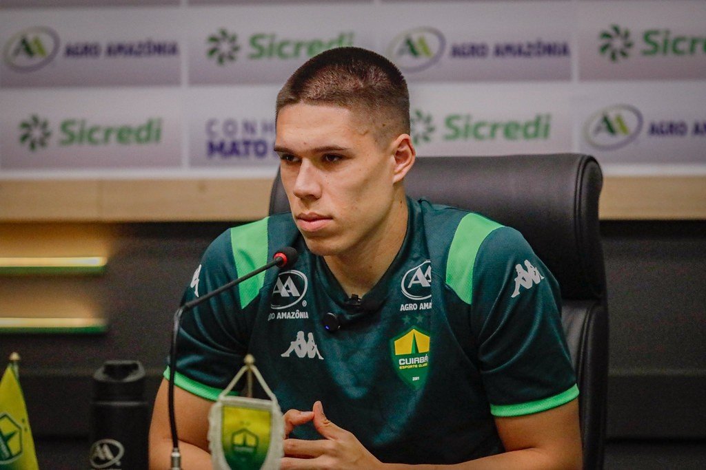 Coringa do Cuiabá: Calebe ganha versatilidade com Eduardo Barros