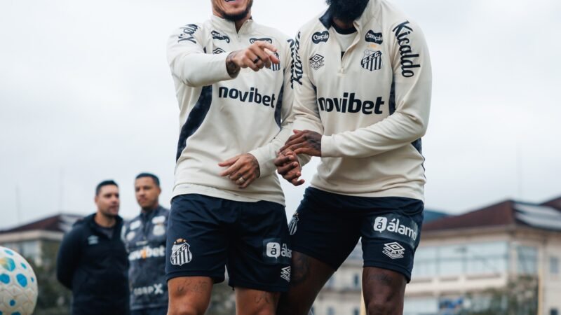 Santos se reapresenta, e Coutinho avança por retorno aos gramados