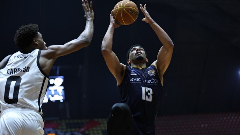 Mogi vira sobre o Corinthians no fim e avança à final do Paulista de basquete