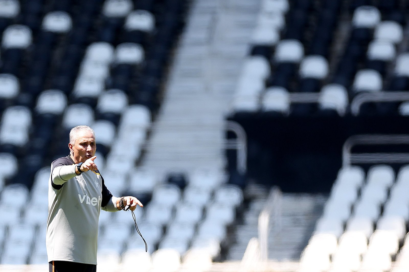 Tite ganha tempo, testa peças e prepara novas ideias para o Botafogo na Data Fifa