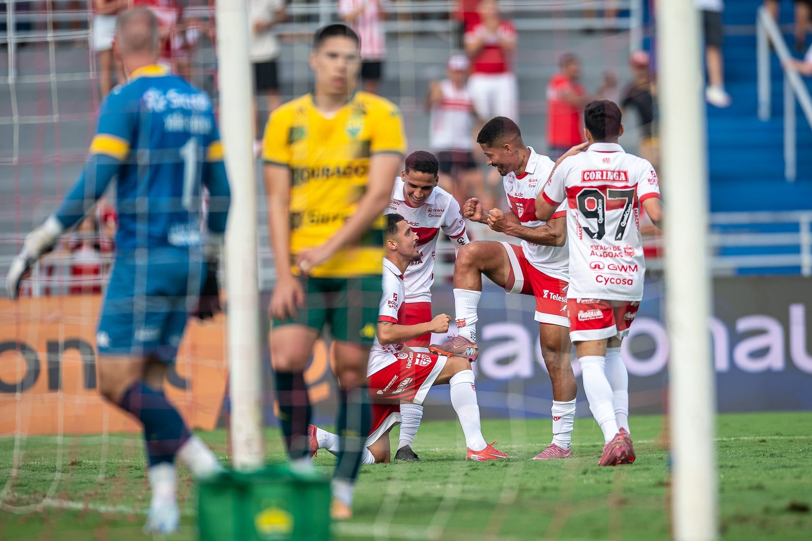Hereda comenta disputa por posição com Kevin e destaca sequência no CRB