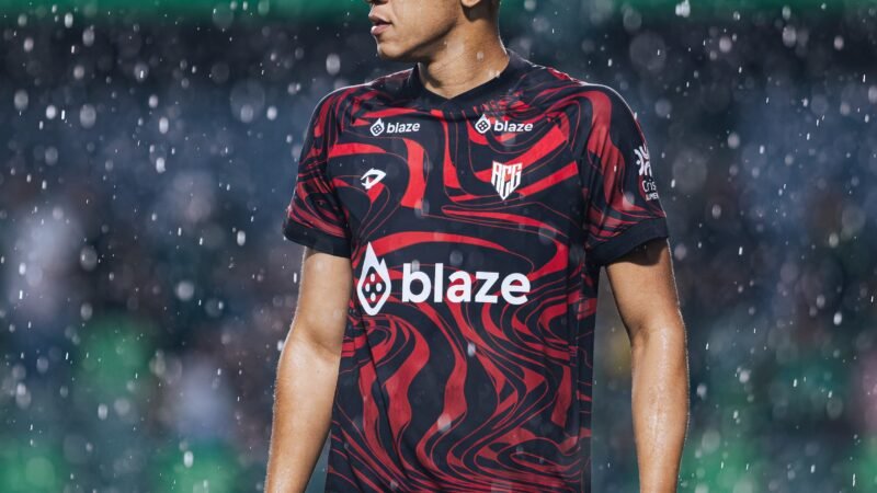 Adriano Martins destaca reação do Atlético-GO e projeta luta por acesso direto após vitória no clássico