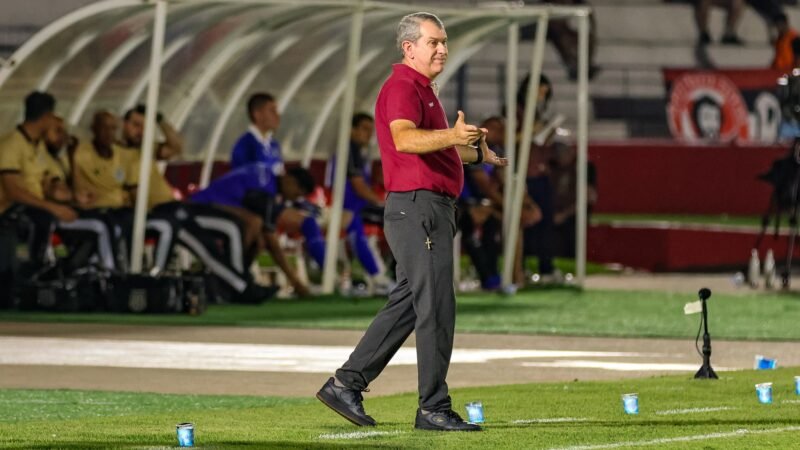 Tencati destaca inteligência do Botafogo-SP contra Ponte e alerta: “Sequência pesada”