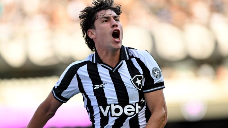 Ferraresi, zagueiro do Botafogo, é convocado para amistosos da Venezuela na Data Fifa