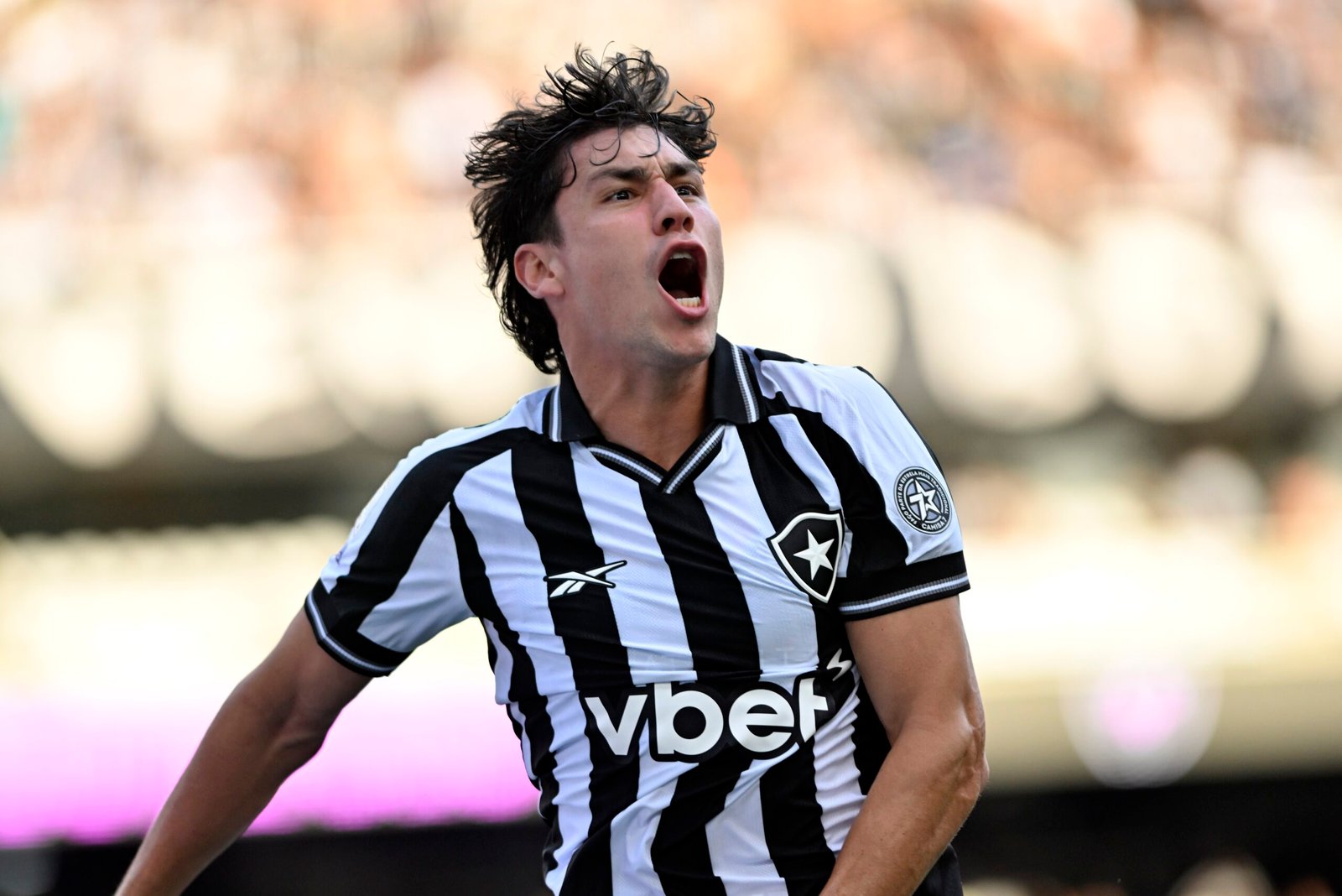 Ferraresi, zagueiro do Botafogo, é convocado para amistosos da Venezuela na Data Fifa