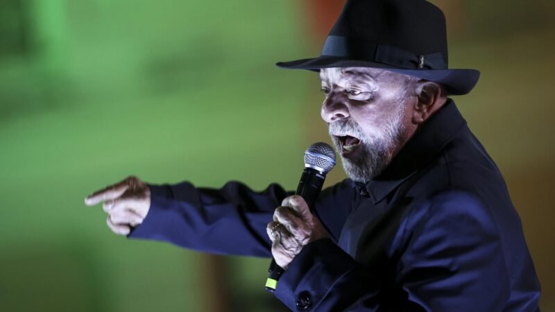 Lula diz que para governo investir, é preciso parar com ‘babaquice de fazer superávit’