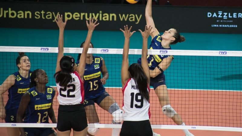 Karina sofre fratura no tornozelo e desfalca seleção feminina no Sul-Americano de vôlei