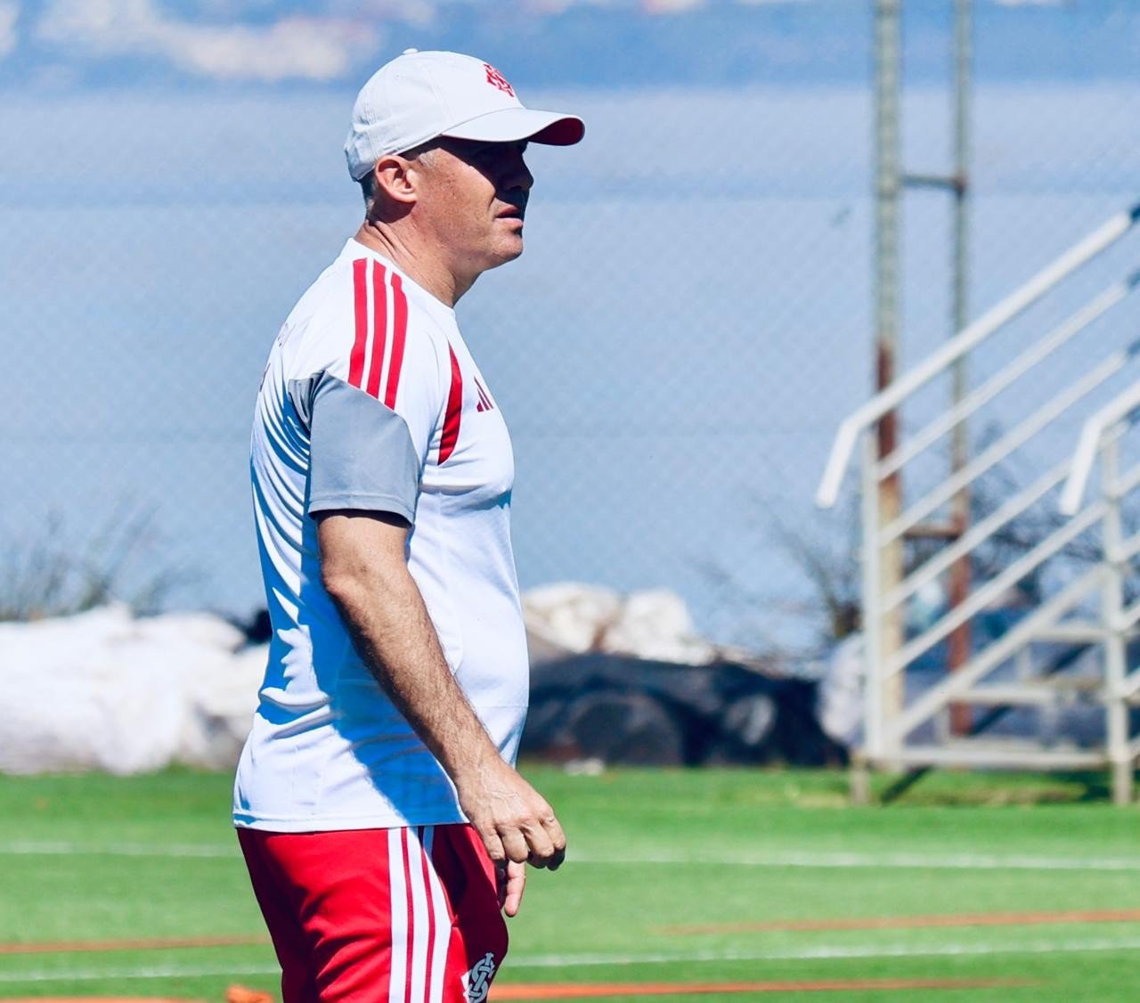 Três zagueiros? Saiba como Eduardo Baptista, novo técnico do Inter, prefere jogar