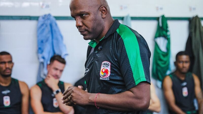 Técnico aponta União São João como azarão na semi, e exalta campanha de superação
