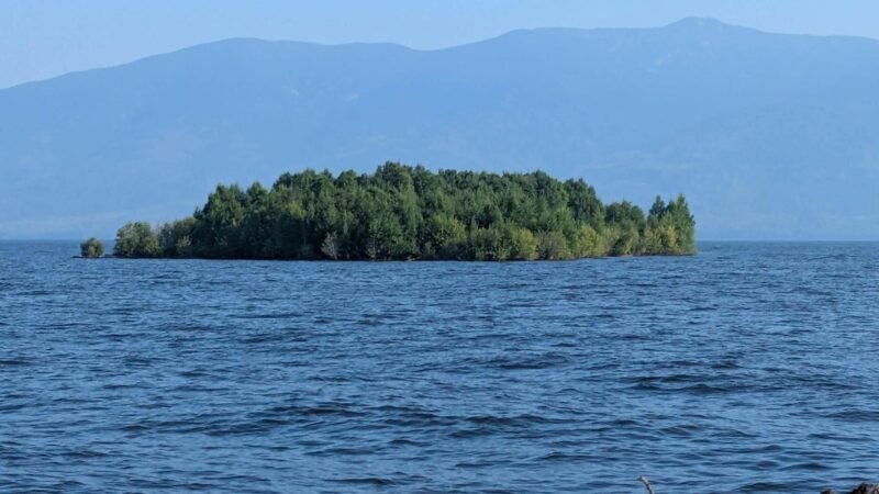 Ilha misteriosa aparece e desaparece em lago no Canadá