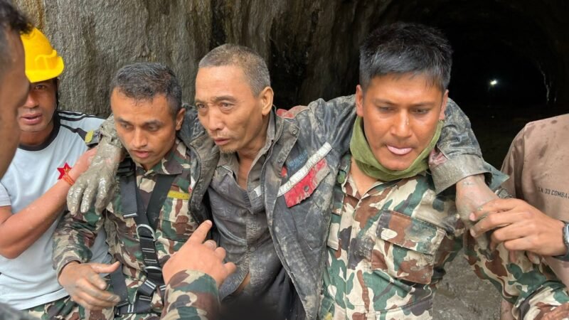 Família relata alívio após resgate de chinês que ficou 10 dias preso em túnel no Nepal