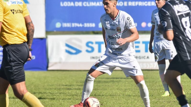 Volante do Guarani sofre lesão na clavícula e passa por cirurgia durante empréstimo