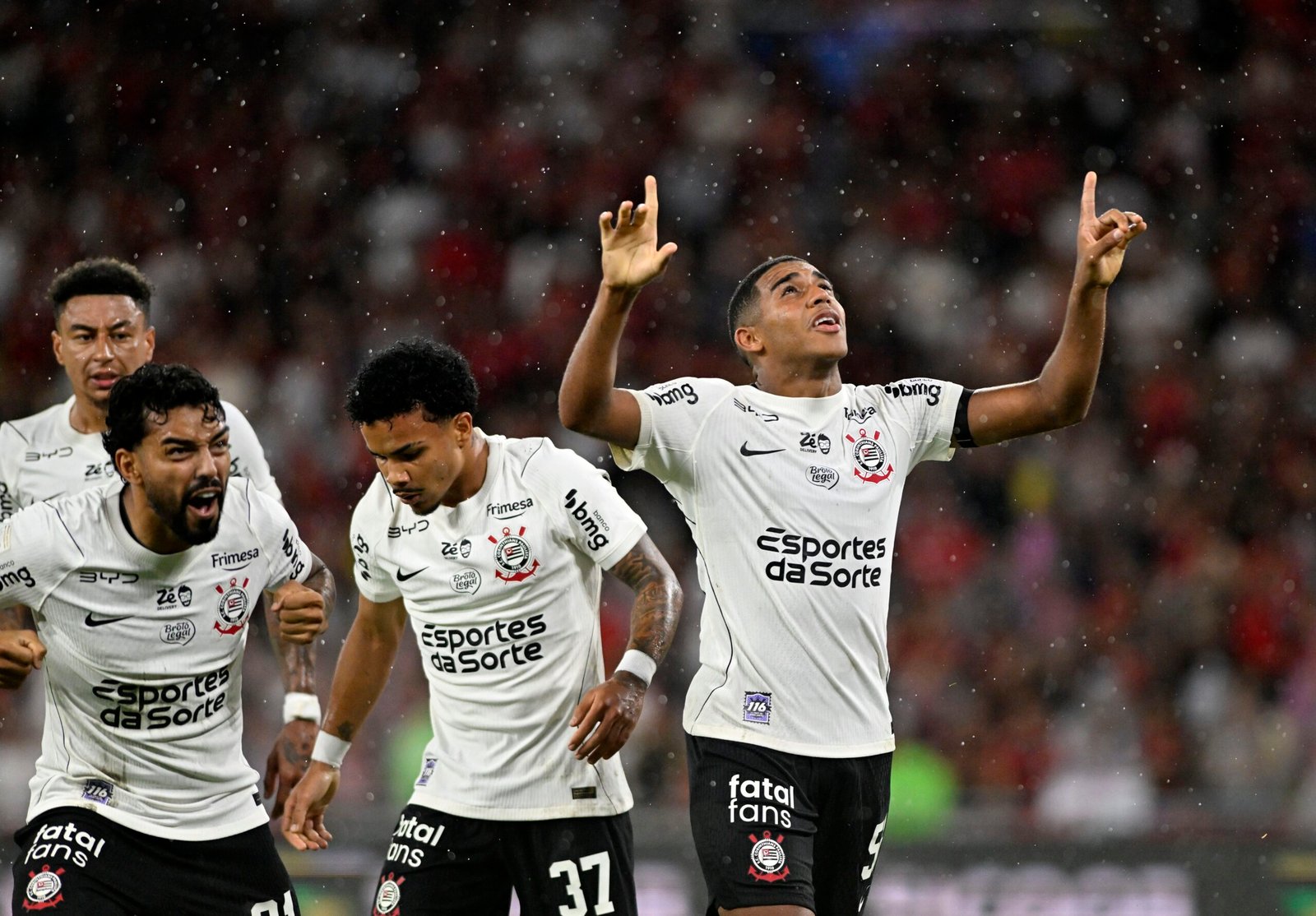 Análise: Corinthians liga o alerta no Brasileirão, mas resgata força para jogo decisivo na Libertadores