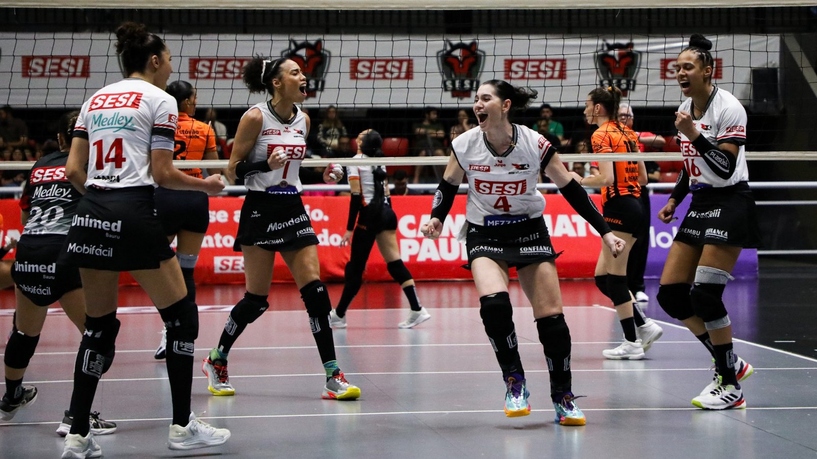 Sesi-Bauru vence Osasco no tie-break e mantém invencibilidade no Paulista de Vôlei Feminino