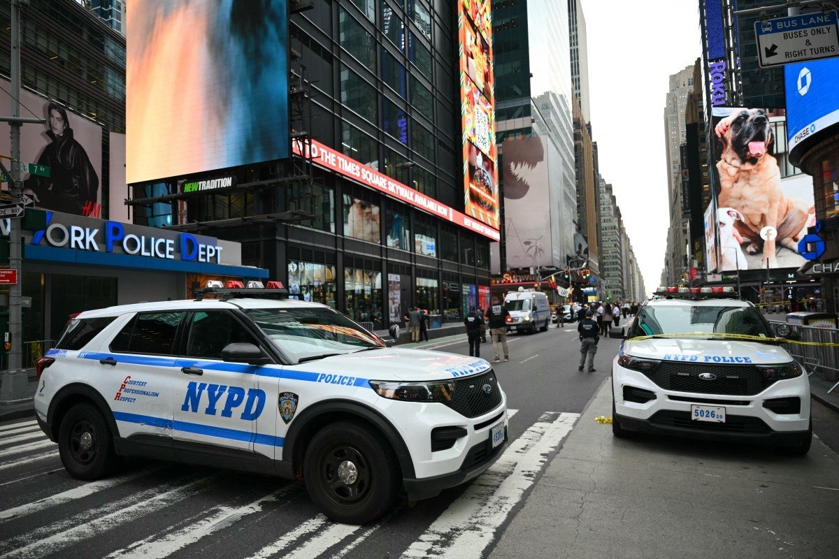 VÍDEO: Mulher que esfaqueou 2 na Times Square é cercada e baleada por policiais em Nova York