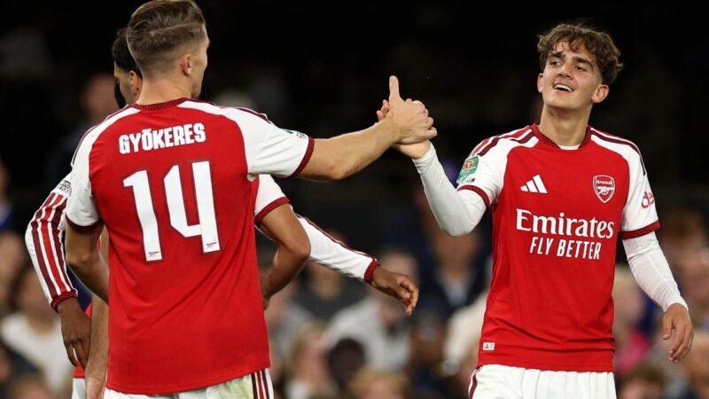 Joia de 16 anos brilha com dois gols, e Arsenal vence o Ipswich e avança na Copa da Liga Inglesa