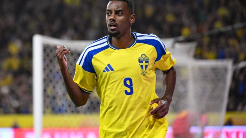 Alexander Isak, do Liverpool, sofre lesão e é cortado da Suécia na Liga das Nações
