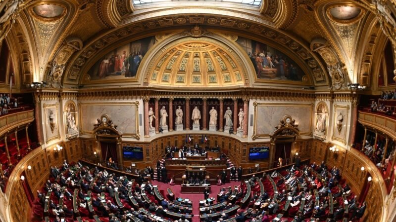 Extrema direita ganha espaço no Senado da França com recorde de cadeiras da história de sigla de Le Pen e aliados