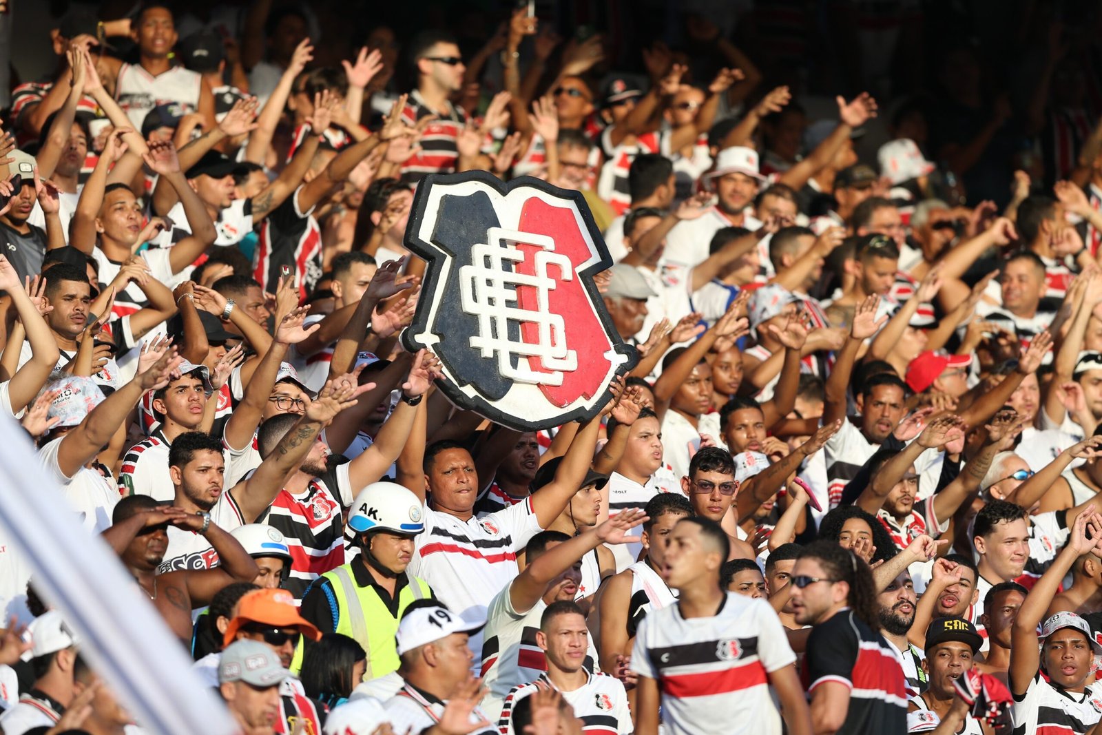 Santa Cruz pode conquistar primeiro acesso do século sem ter o Arruda como aliado na campanha