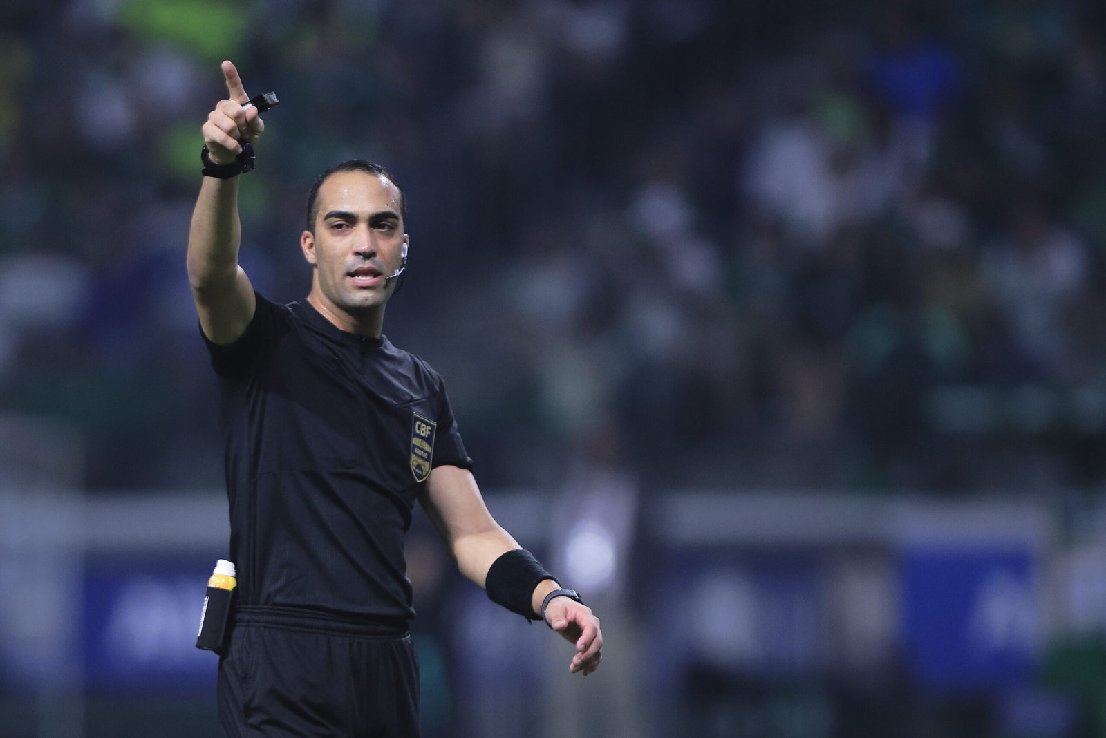 Árbitro relata em súmula cobrança do presidente do Fluminense: “Não tem coragem. Está com medo”