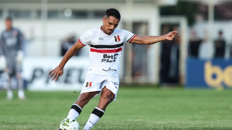 Técnico do Santa Cruz adota cautela com uso de reforços e destaca gestão de elenco