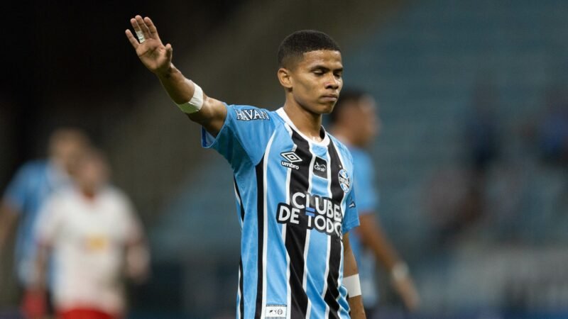 Enamorado transferiu R$ 22 mil para golpista que se passava por Luís Castro, técnico do Grêmio