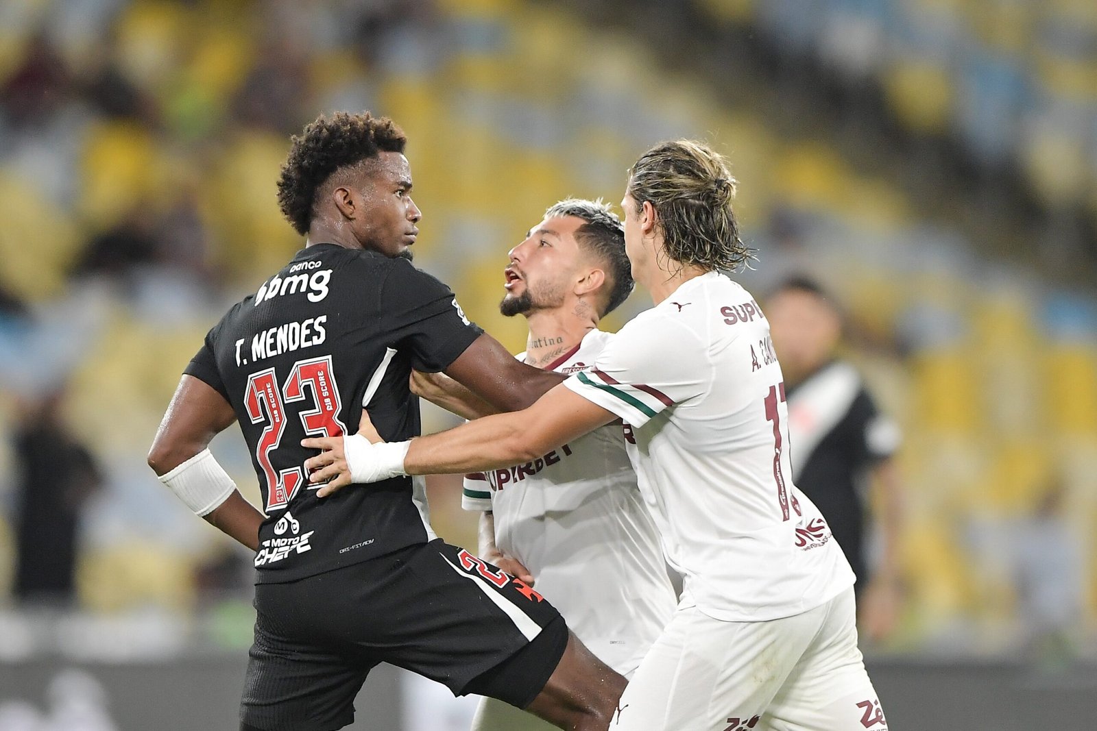 Provocações e retrospecto recente esquentam clima no Fluminense para duelo contra o Vasco
