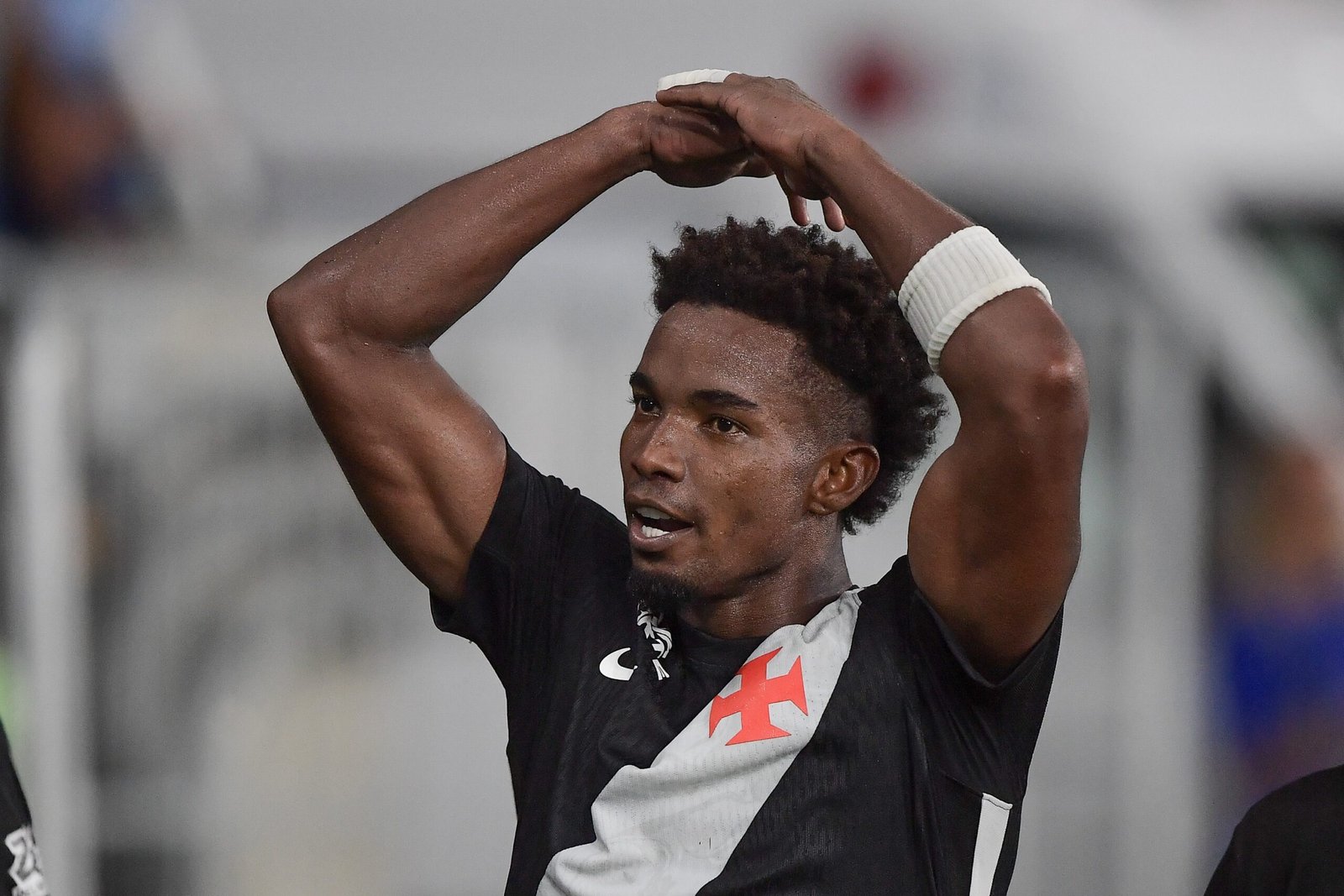 Thiago Mendes se declara ao Vasco: “Essa torcida me fez virar vascaíno”